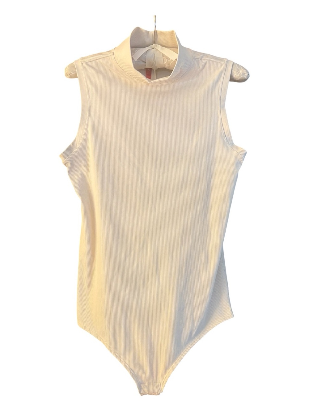 SPANX Sleeveless Mock Neck Bodysuit in Cream Size L -great condition